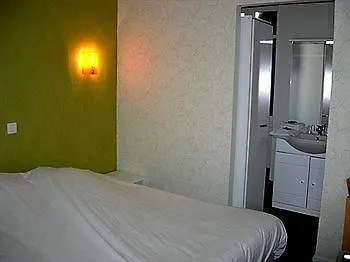 Au Pont Du Pin Hotel
